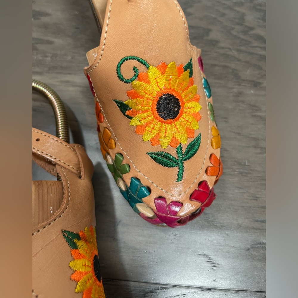 Artesian Cabtor Hechio En Mexico leather strap heels - Picture 2 of 6